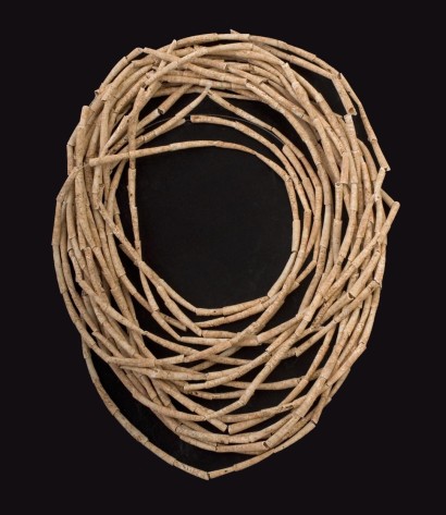 Collana di conchiglie (dentalium) da una tomba neolitica. Collana di conchiglie (dentalium) da una tomba neolitica.